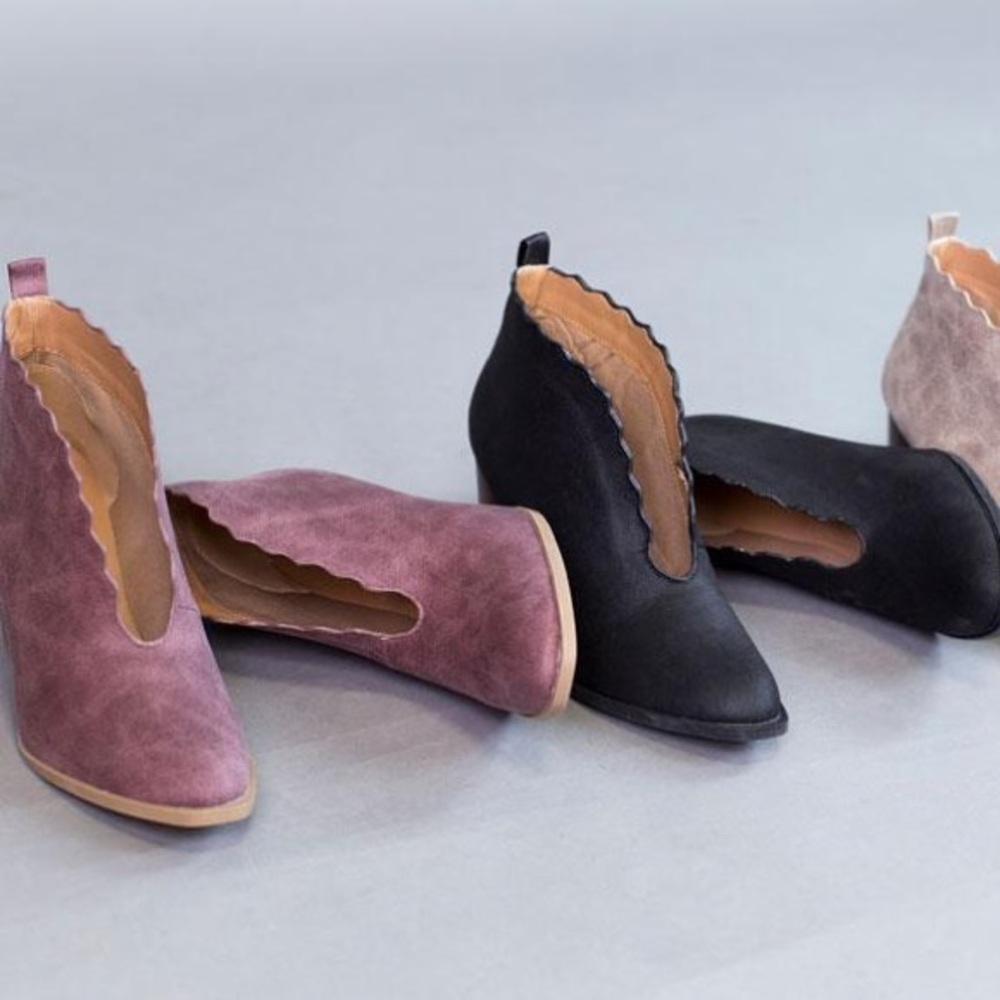 Kira | Scalloped Rose Booties - Picture 4 of 5